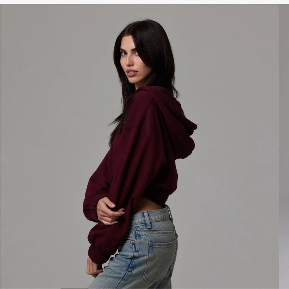 Talentless WOMENS ZIP CROP JACKET Medium in Cherry Cola - Picture 2 of 4